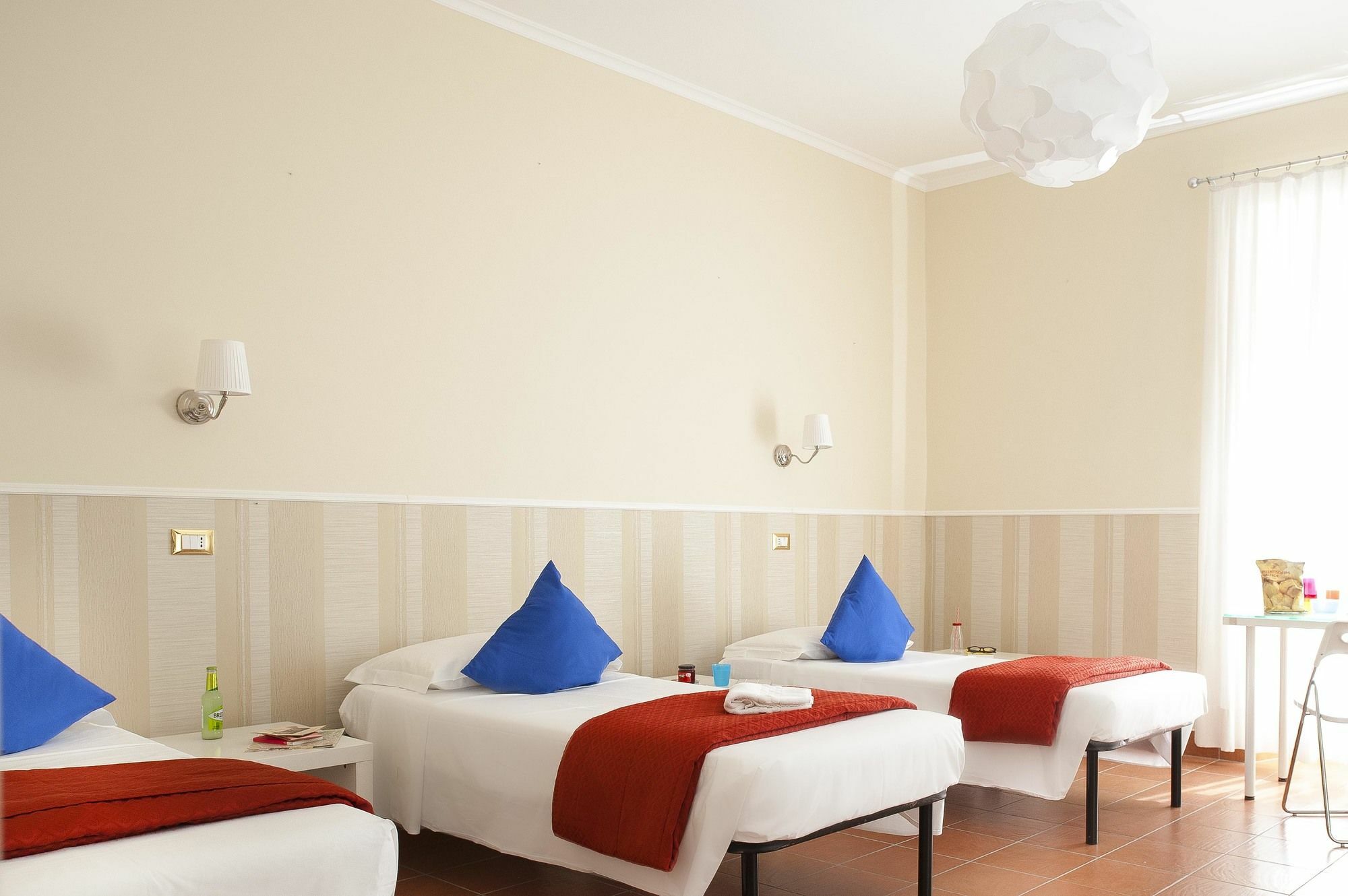 Budget Rooms Des Arts Rome Exterior photo